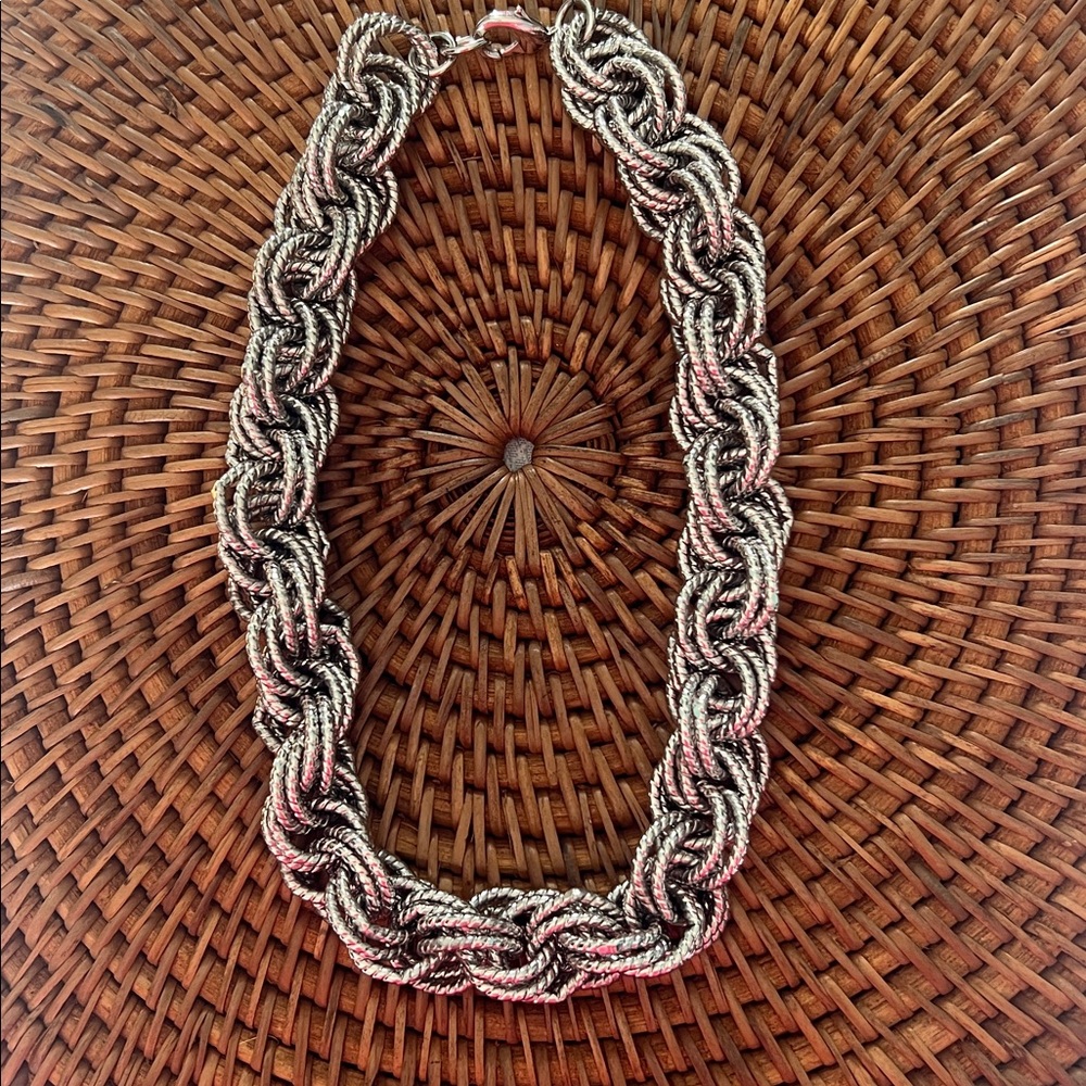Silver color Erwin Pearl chain necklace.